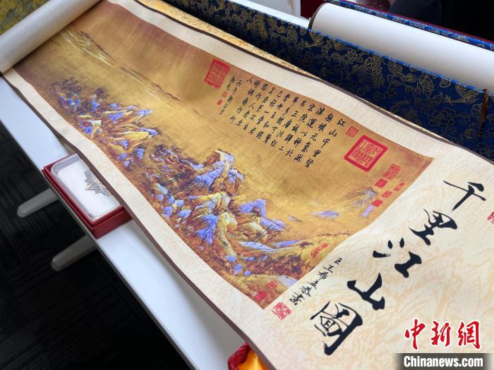 警方表示，嫌疑人所謂的藏品，經鑒定均為臨摹品、印刷品或者復制品，并無收藏價值?！±铈鐢z