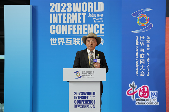 中華海外聯誼會理事、中國僑聯海外委員、澳大利亞華人文化藝術界聯合會（澳華文聯）主席余俊武在2023年世界互聯網大會烏鎮峰會“網絡傳播與文明互鑒”論壇上進行主題演講。中國網記者 董寧 攝